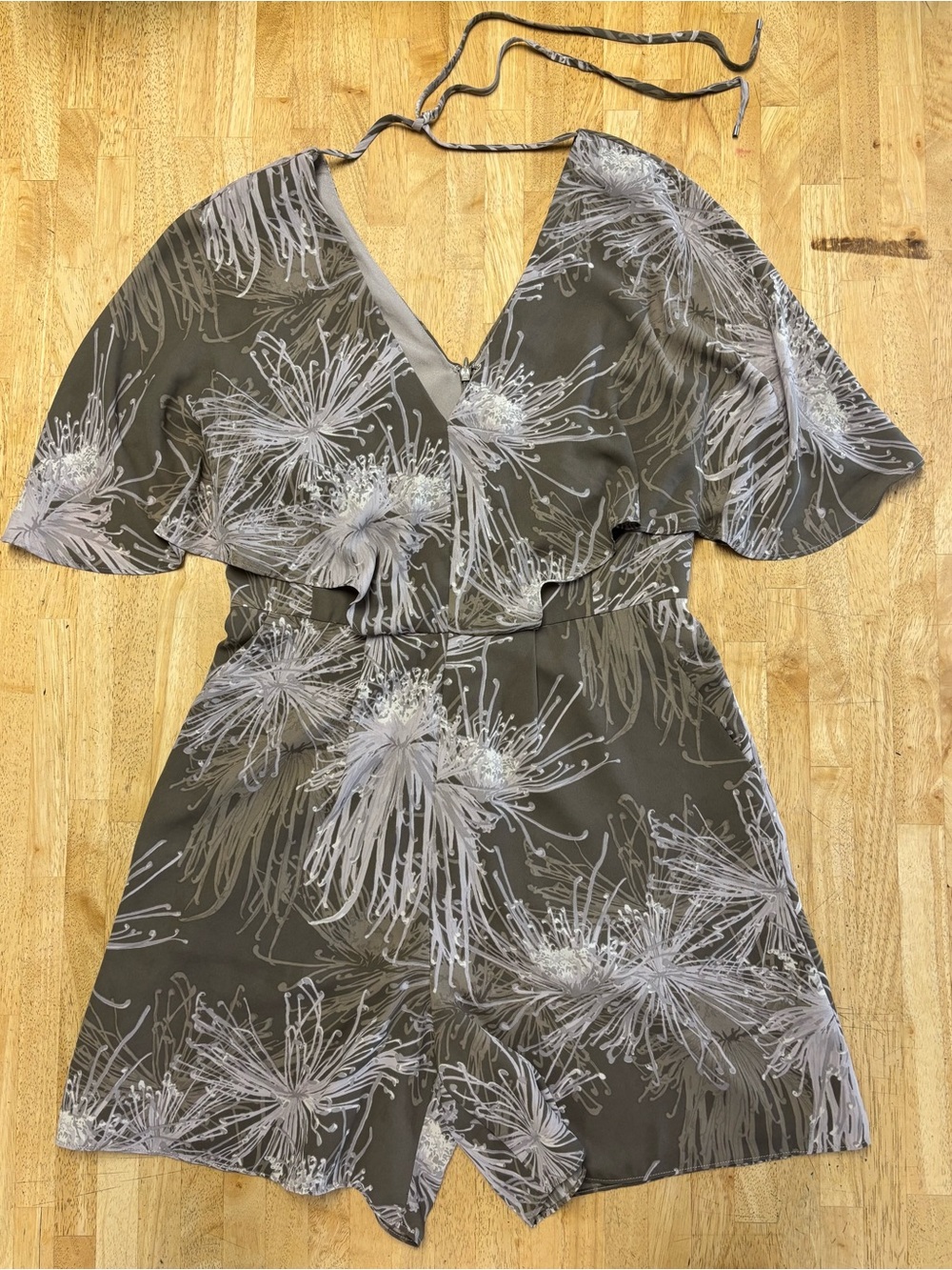 Halston Heritage Flutter Sleeve Printed Romper Thyme Chrysanthemum Print